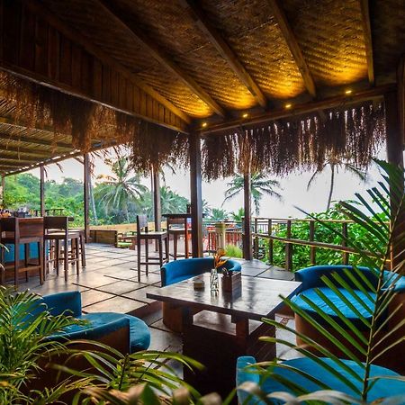 Aria Beach Resort 瓦加托 外观 照片