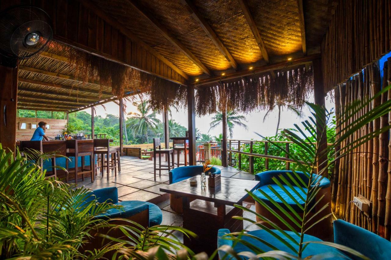 Aria Beach Resort 瓦加托 外观 照片